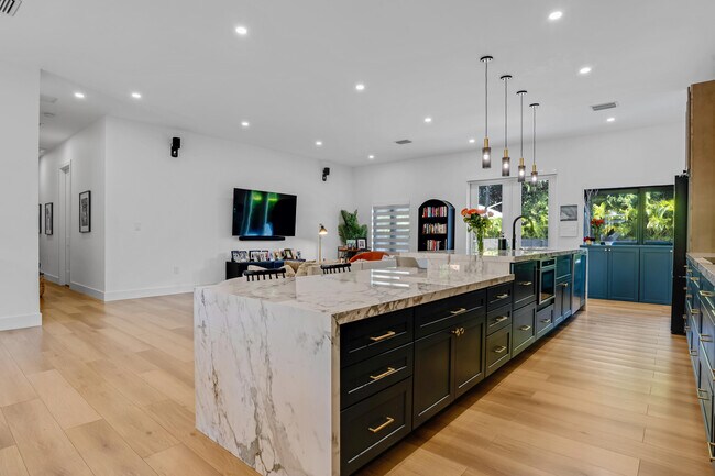 Foto del edificio - 4678 SW 11th St