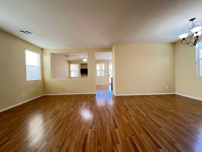Building Photo - Beautiful 2-story single-family house.