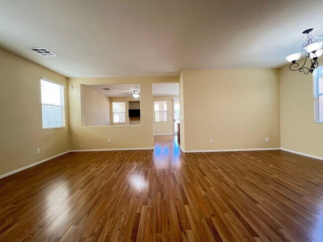 Foto del edificio - Beautiful 2-story single-family house.