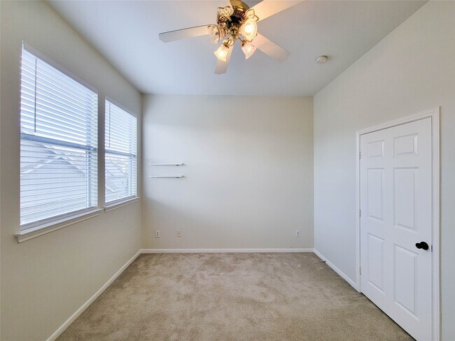 Foto del edificio - 3010 La Branch St