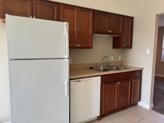 Building Photo - 5625 Hilltop