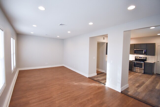 Building Photo - 5 Blackinton St