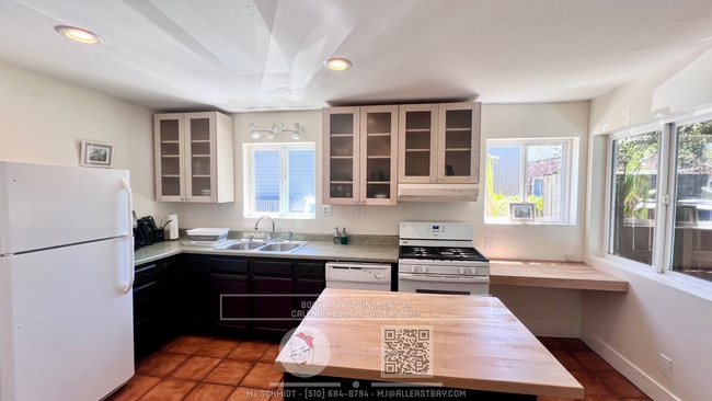 Building Photo - Garden oasis 2 bedroom fully furnished wit...