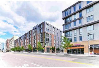 Building Photo - 411 D St