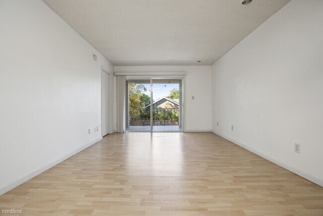 Foto del edificio - 2 br, 2 bath Condo - 2808 Plaza Terrace Dr...