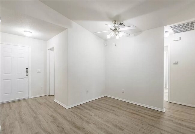 Foto del edificio - Beautiful 3 Bed 2 Bath in SouthWest Moore