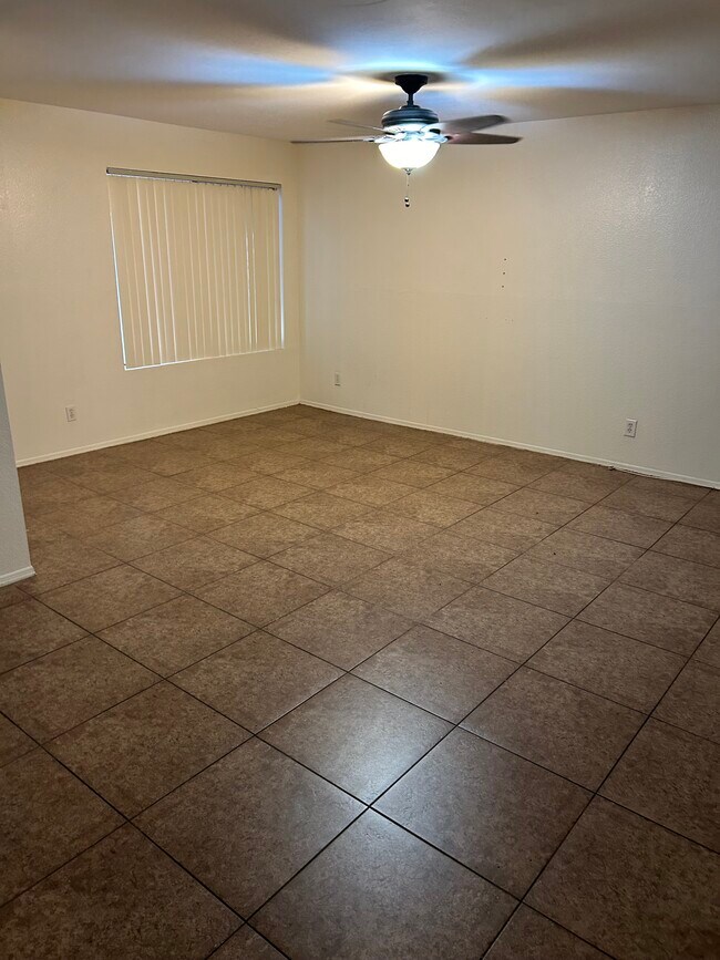 Foto del edificio - 4850 E Desert Cove Ave, #222