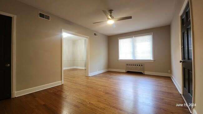 Foto del edificio - 7754 Kingsbury Blvd