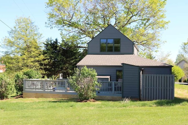 Building Photo - 36 Knoll Ln
