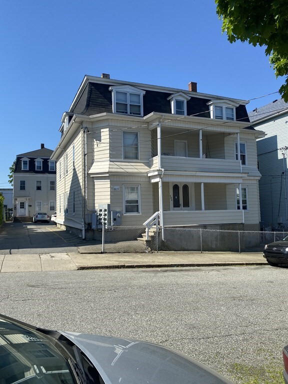 Building Photo - 105 Park St