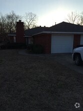Building Photo - 8607-8607 Southridge Dr