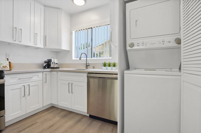 Building Photo - 315 South Avenue 55