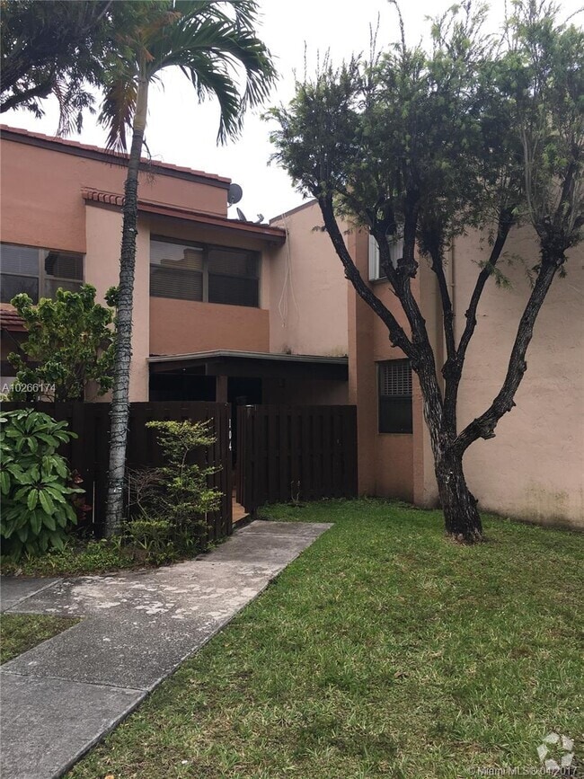 Building Photo - 445 W Park Dr