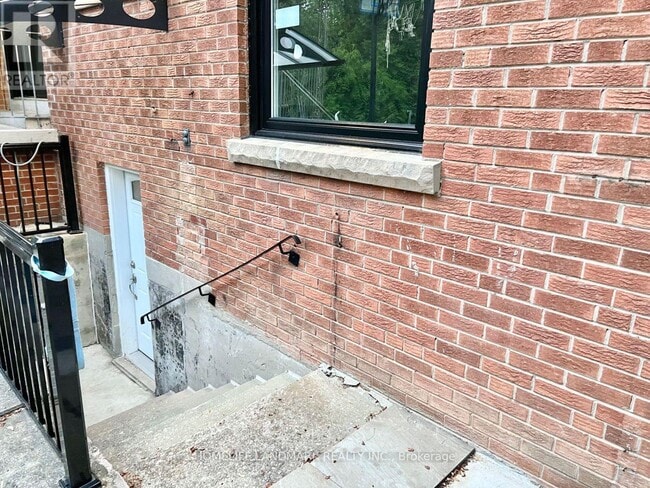 Building Photo - 159 Cocksfield Ave