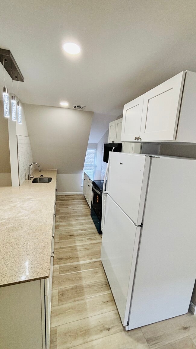 Building Photo - 46 Bridge St