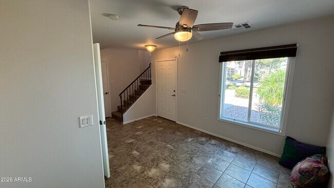 Foto del edificio - 2125 E Huntington Dr