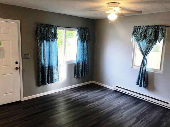 Building Photo - 520 - 1136-38 Delos