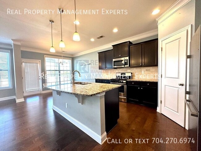 Building Photo - 7839 Sawgrass Ln