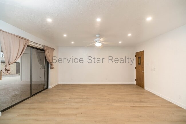 Building Photo - 8525 E Mariposa Dr