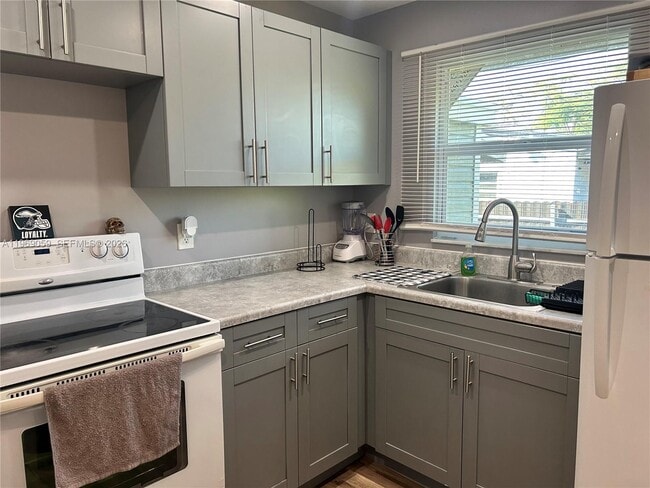 Foto del edificio - 3633 SW 12th Ct