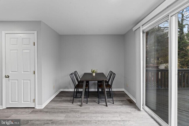 Foto del edificio - 70 Dorchester Cir