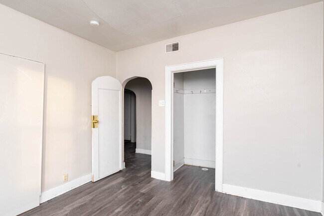 Foto del edificio - 2022 College St