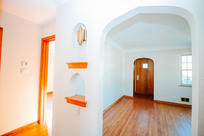 Foto del edificio - 2303 Mellwood Ave