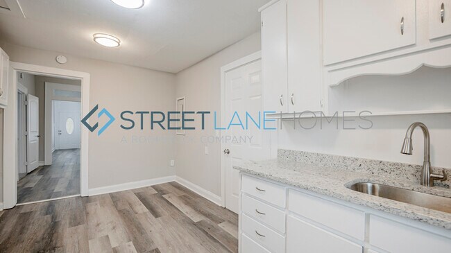Building Photo - NOW OFFERING $250 OFF FIRST FULL MONTH IF ...