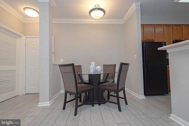 Foto del edificio - 4854 Eisenhower Ave