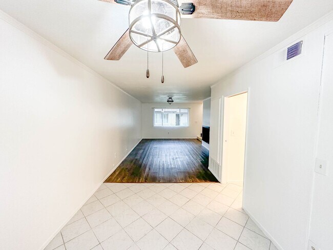 Foto del edificio - Townhome AVAILABLE NOW in Colton. 2 Bed / 2 Bath Floorplan  + Garage!