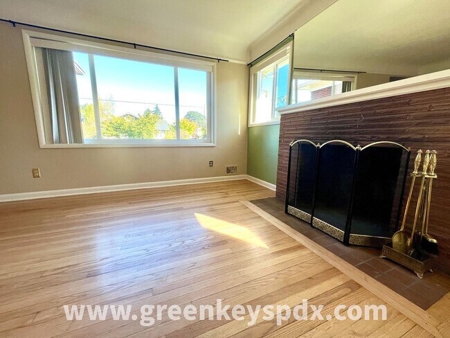 Building Photo - N Albina Duplex