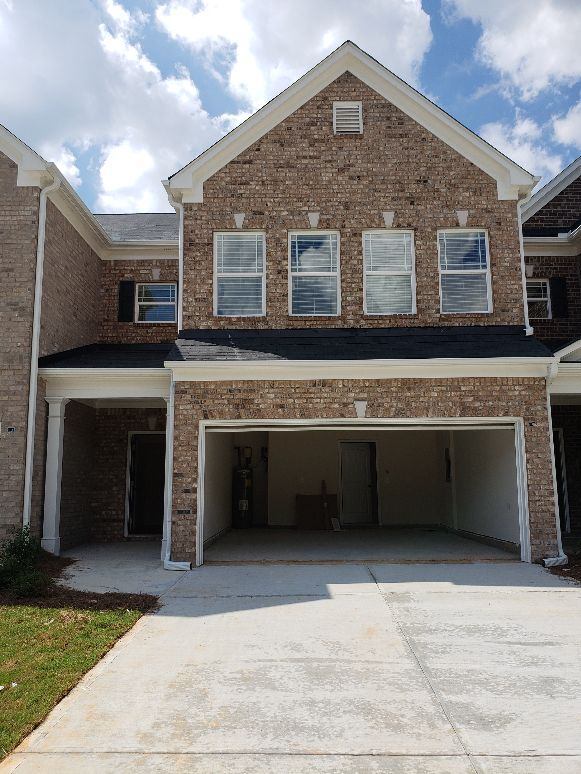 Spacious Double Car Garage - 263 COOLWATER LN