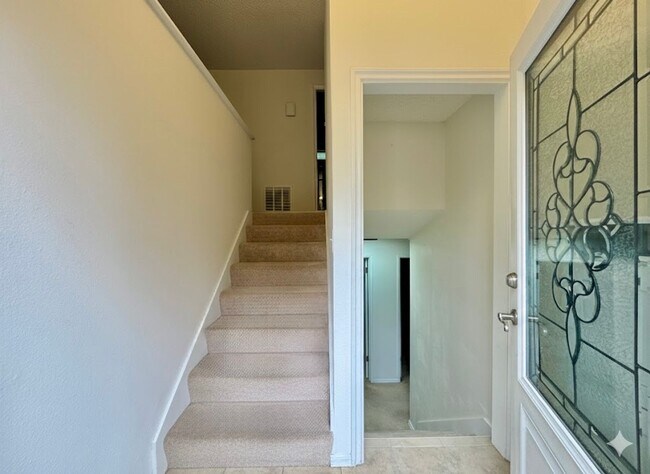 Building Photo - Fully Furnished Home with Beautiful Backya...