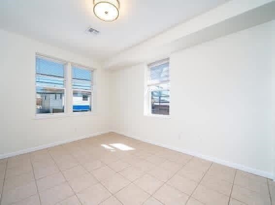 Foto del edificio - 613 Ridge Rd