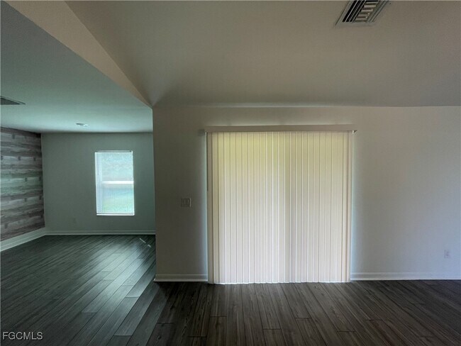 Building Photo - 1708 NW 11th Terrace