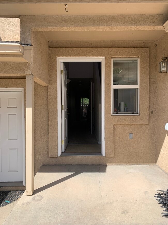 Puerta principal - 2232 Golden Gate Grv