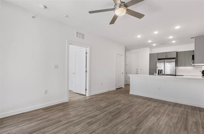 Foto del edificio - 4801 Springdale Rd