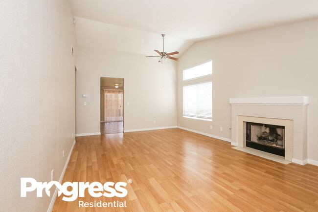 Foto del edificio - 1653 Desert Ridge Ave