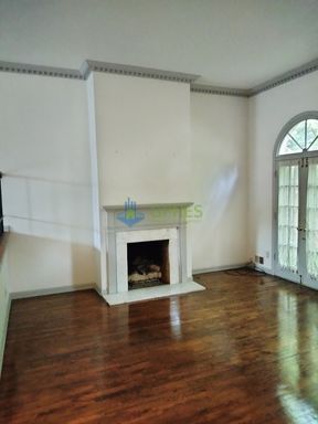 Building Photo - Upscale beautiful and spacious 3-bedroom, 2.5-bathroom apartment Oakland/Shadyside area