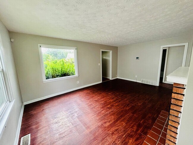 Foto del edificio - 1844 E 300th St