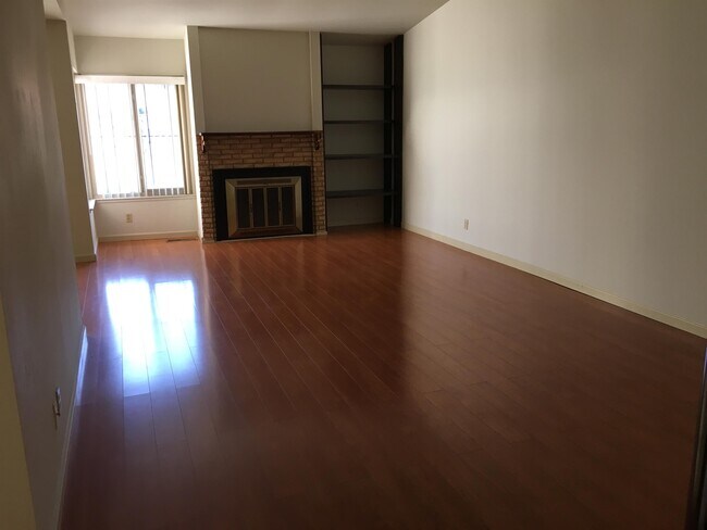 Foto del edificio - 2429 Westchester Ct