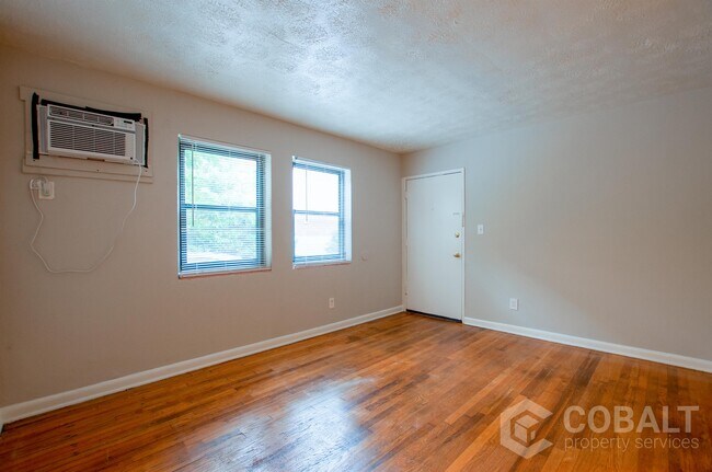 Building Photo - 1009 Greenwood Ave NE