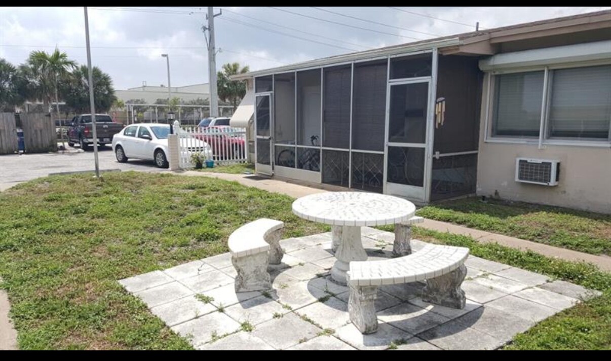 Primary Photo - 2213 Lincoln St