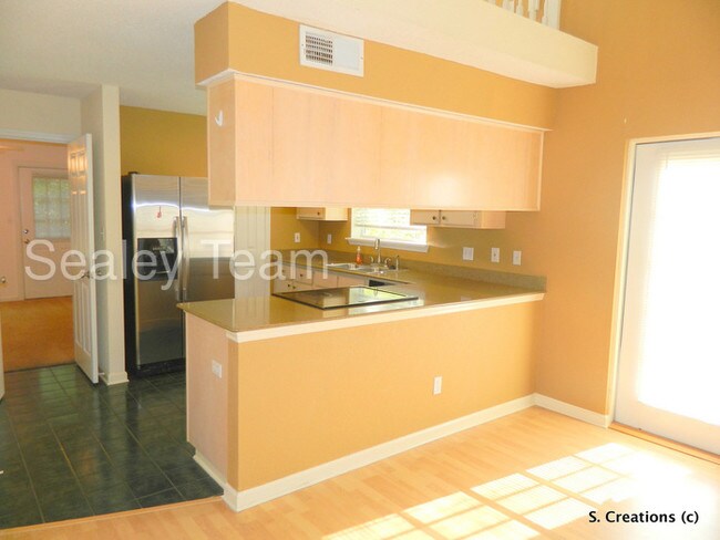 Building Photo - Cross Creek Townhouse