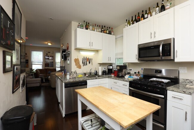 Foto del edificio - 2621 N Southport Ave