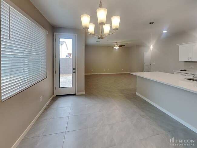 Foto del edificio - 1337 N Parkcrest