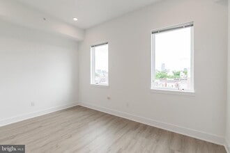 Building Photo - 1622 Point Breeze Ave