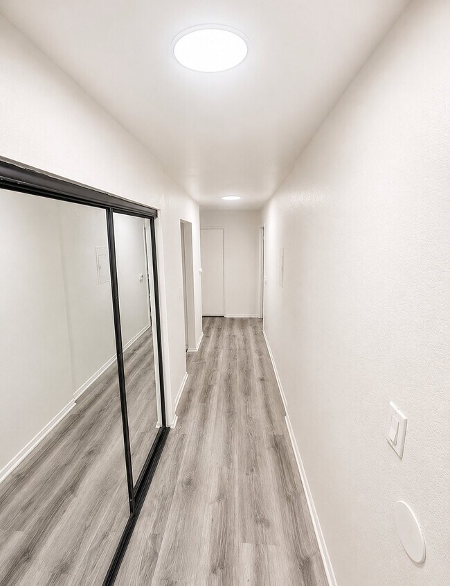 Foto del edificio - 7040 Haskell Ave