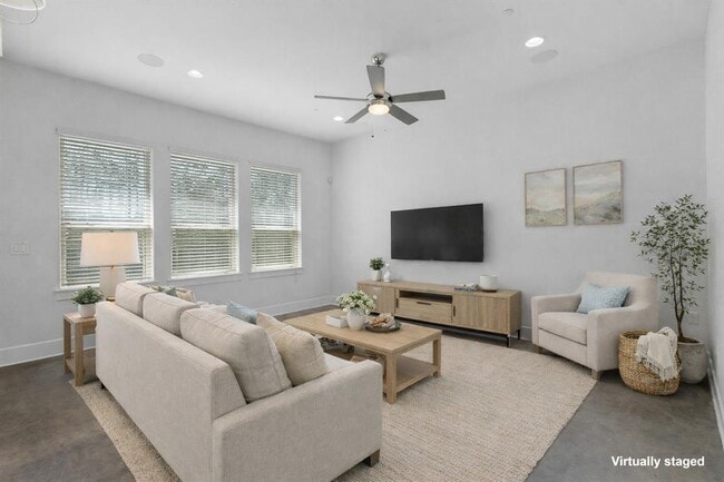 Building Photo - 8922 Menchaca Rd