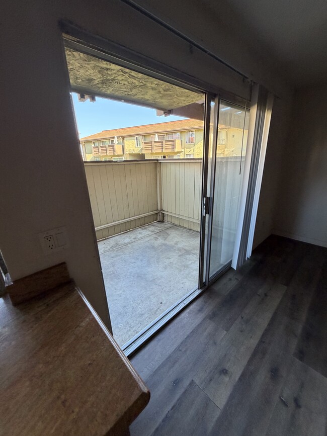 Building Photo - 615 Fredricks Ave